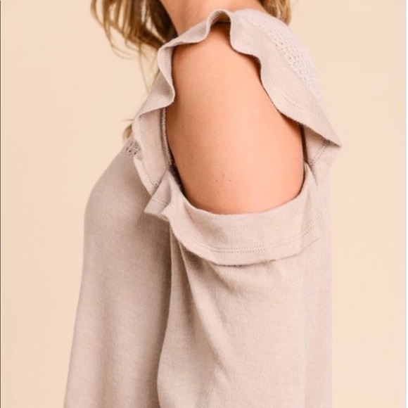 ‼️CLEARANCE‼️ Cold Shoulder Top - Picture 3 of 8